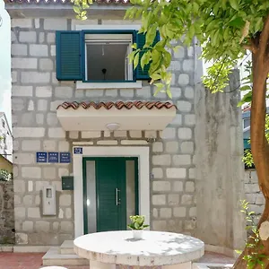  Apartment And Stone House